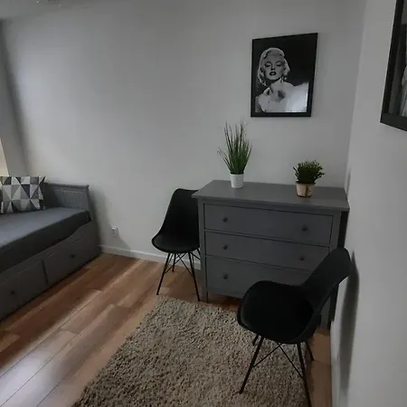 Apartament M&R Trzy Sypialnie, Salon, Garaz Apartmán *